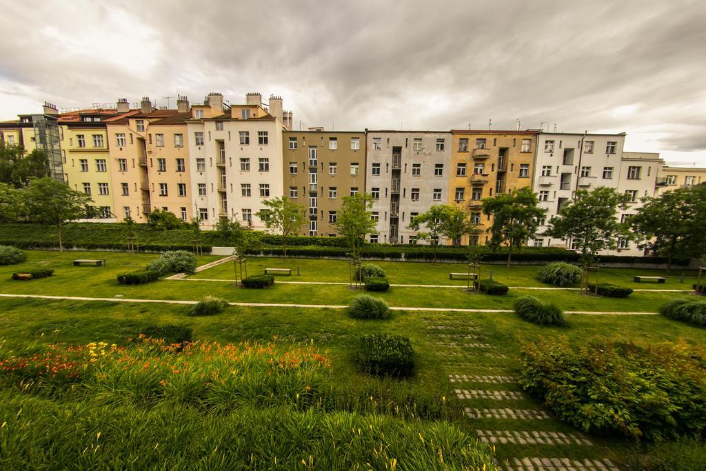 Apartment Korunni Dvur 130M2, 2 Free Parkings Prague Luaran gambar