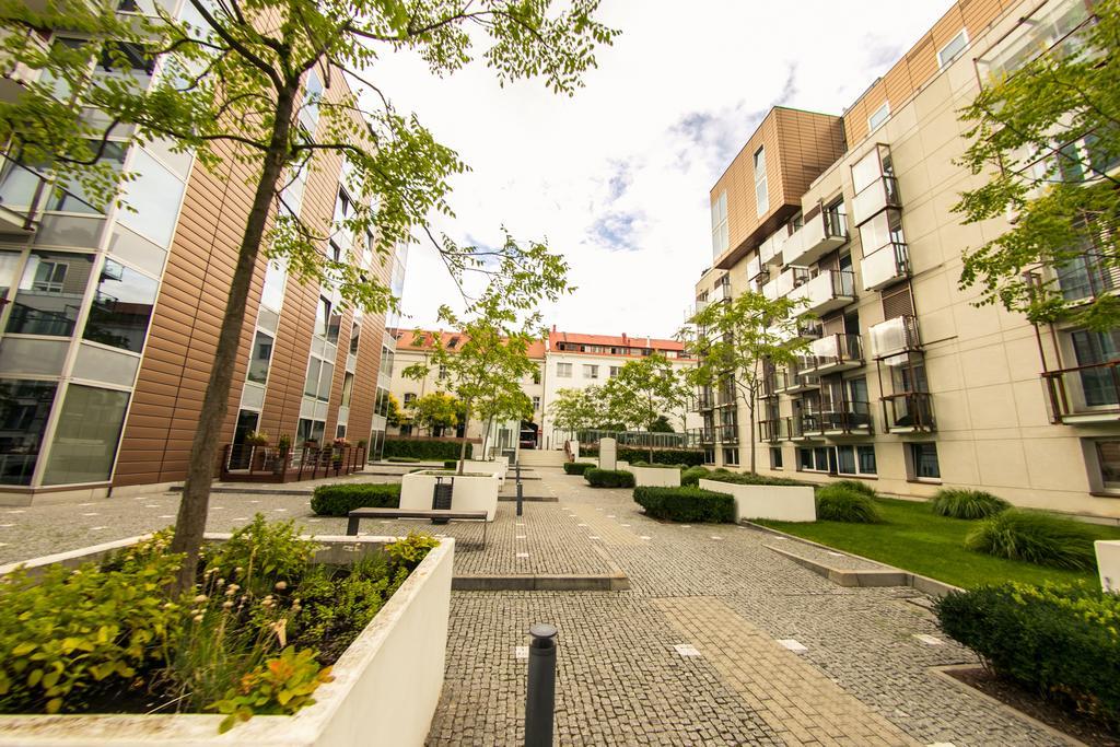 Apartment Korunni Dvur 130M2, 2 Free Parkings Prague Luaran gambar