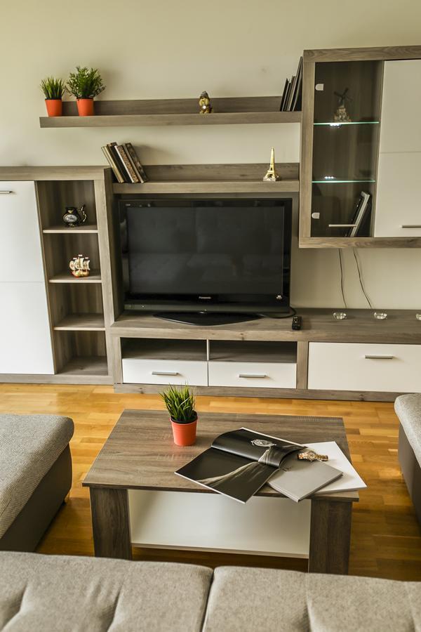 Apartment Korunni Dvur 130M2, 2 Free Parkings Prague Luaran gambar