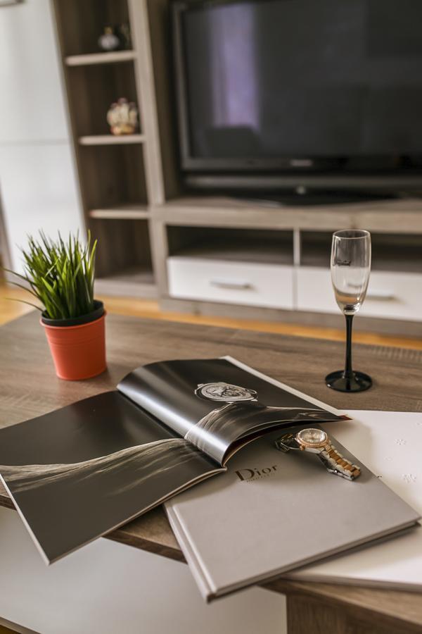 Apartment Korunni Dvur 130M2, 2 Free Parkings Prague Luaran gambar