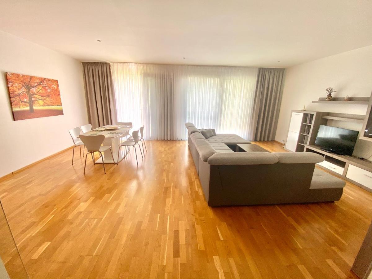 Apartment Korunni Dvur 130M2, 2 Free Parkings Prague Luaran gambar