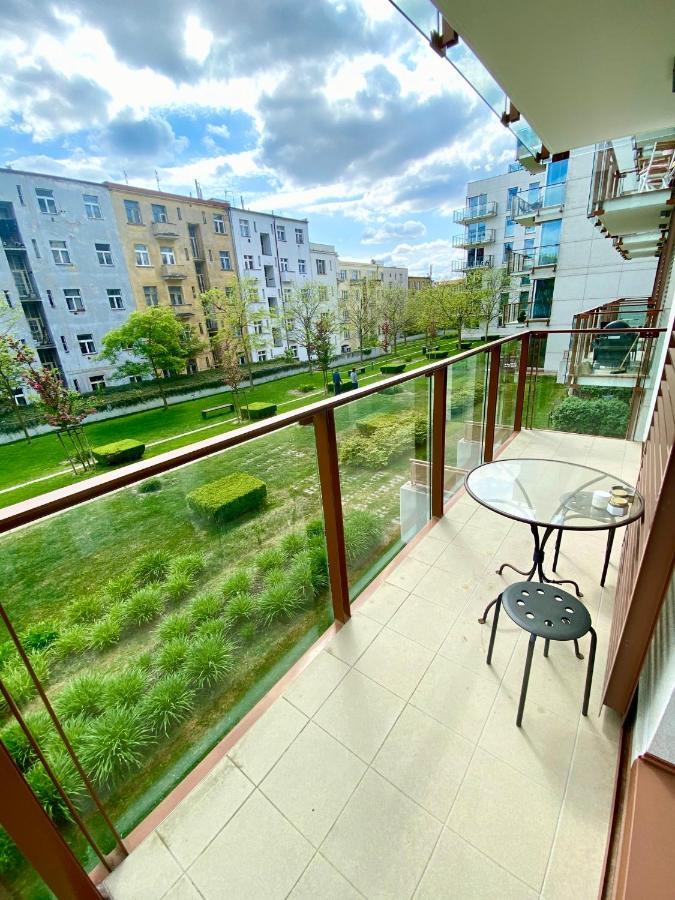 Apartment Korunni Dvur 130M2, 2 Free Parkings Prague Luaran gambar