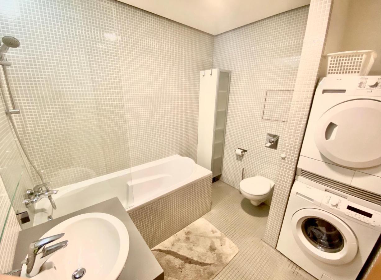 Apartment Korunni Dvur 130M2, 2 Free Parkings Prague Luaran gambar