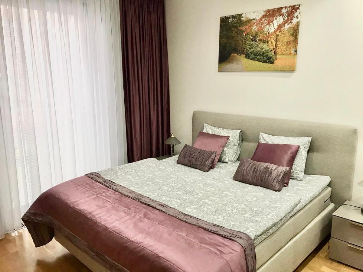 Apartment Korunni Dvur 130M2, 2 Free Parkings Prague Luaran gambar